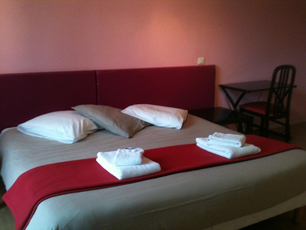 Le Clos Fleuri Bourg-de-Thizy Habitación foto